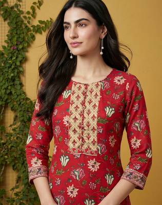 Women rayon red floral digital printed regular kurta 1