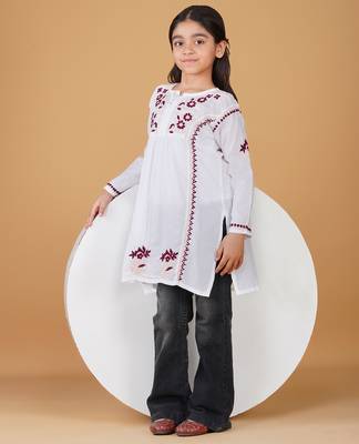 Girls white & maroon pure cotton floral embroidered chikankari kurta 5