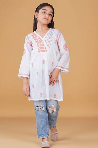 Girls white & peach pure cotton floral embroidered chikankari kurta