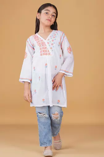 Girls white & peach pure cotton floral embroidered chikankari kurta