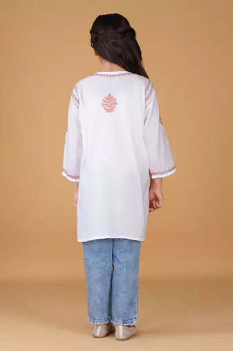 Girls white & peach pure cotton floral embroidered chikankari kurta