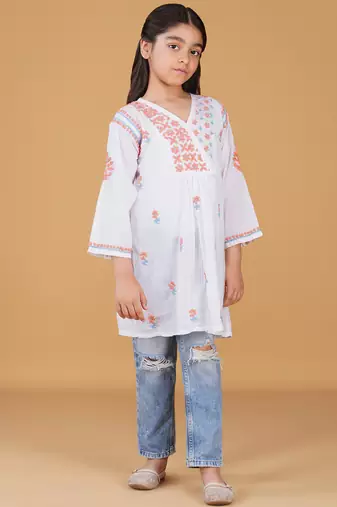 Girls white & peach pure cotton floral embroidered chikankari kurta