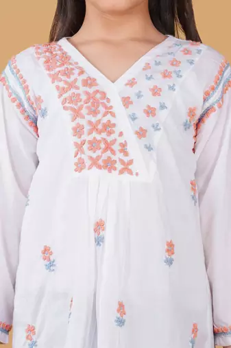 Girls white & peach pure cotton floral embroidered chikankari kurta