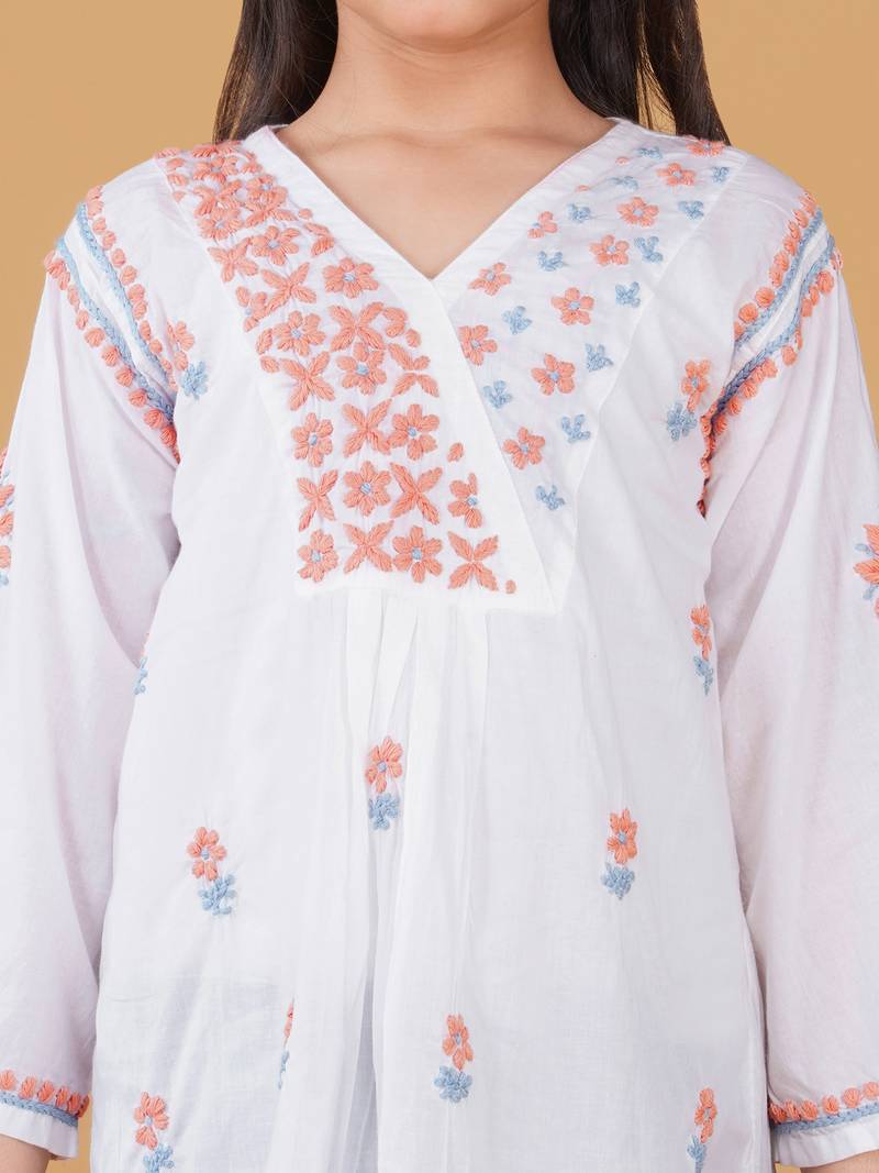 Girls white & peach pure cotton floral embroidered chikankari kurta