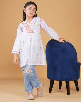 Girls white & peach pure cotton floral embroidered chikankari kurta 5