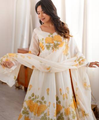 Off white floral printed organza silk anarkali suit set with dupatta & pants 4