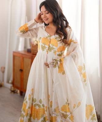 Off white floral printed organza silk anarkali suit set with dupatta & pants 5
