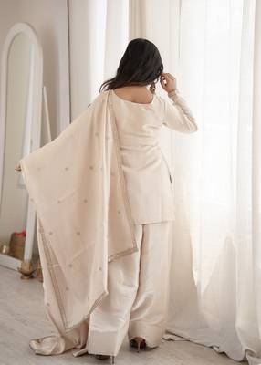 Cream glass roman silk embroidered kurta set with farshi shalwar & dupatta 4