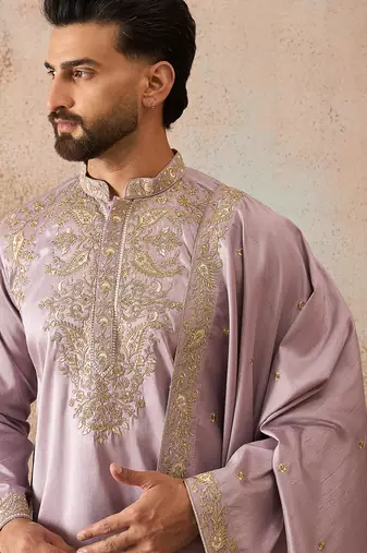 Men lavender zari embroidered silk blend kurta with dupatta
