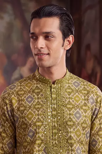 Mens green silk blend ethnic motifs ikat printed kurta with trouser