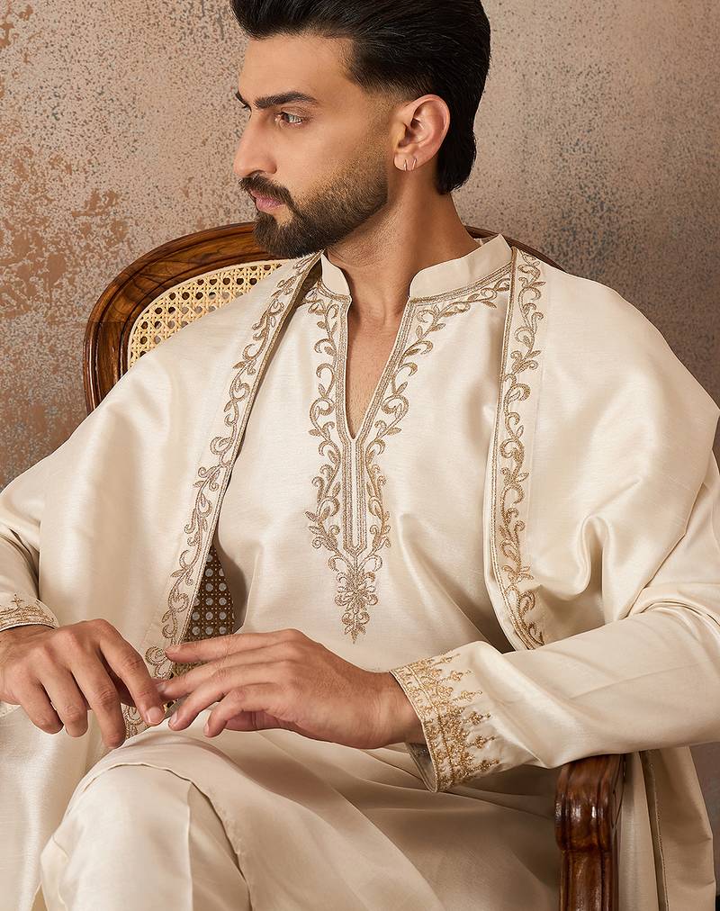 Mens off white silk blend solid embroidered kurta with dupatta