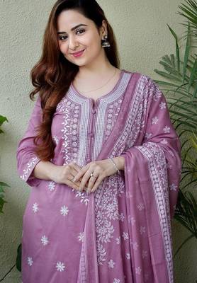 Dusty Lavender Embroidered Straight Suit Set With Dupatta 5