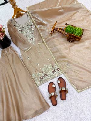 Cream pure gmy silk blend embroidered kurta set with bottom & dupatta 2