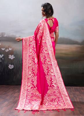 Gajri pink banarasi silk blend saree with rich gold zari weaving 2
