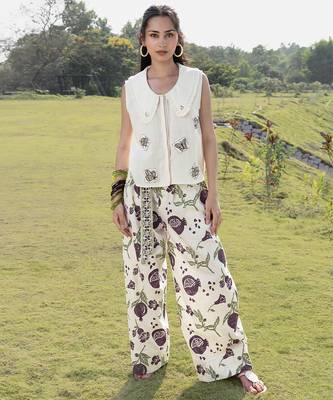 Off white embroidered cotton pan collar top 3