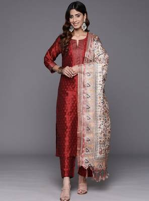 Maroon zari work textured kurta with trouser and printed dupatta 1