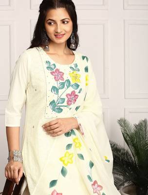 Ishin off- white hand painted floral embellished kurta with pants and dupatta 2