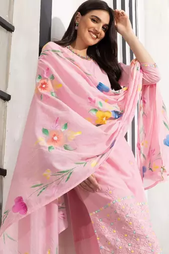 Floral embroidered round neck three-quarter sleeves thread work kurta set