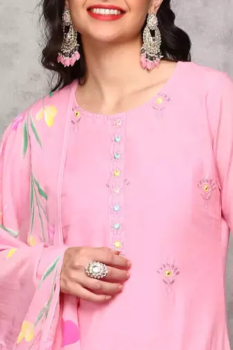 Floral embroidered round neck three-quarter sleeves thread work kurta set