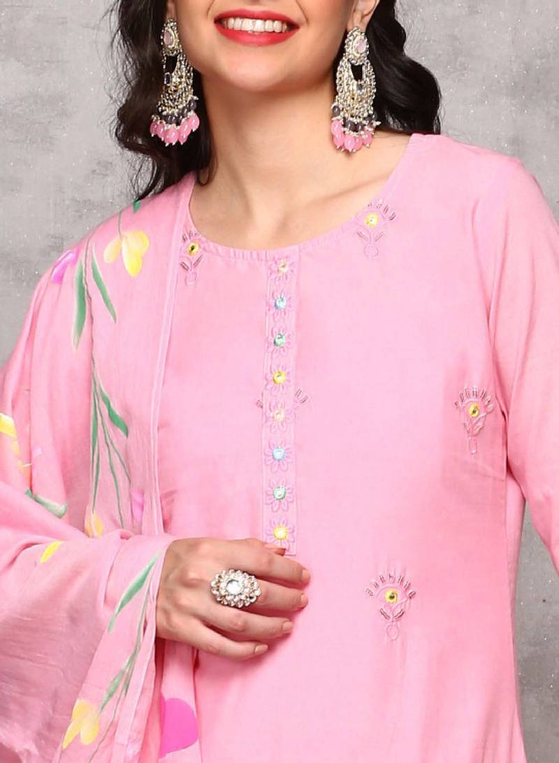 Floral embroidered round neck three-quarter sleeves thread work kurta set