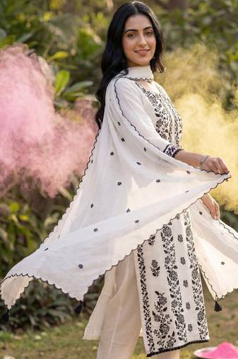 Floral embroidered thread work kurta with trousers & dupatta