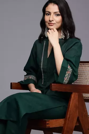 Ethnic motifs embroidered thread work republic day kurta with trousers