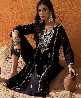Black floral embroidered notch neck straight kurta 1