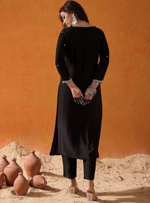 Black floral embroidered notch neck straight kurta 3