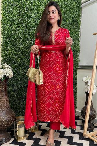 Bandhani printed round neck straight kurta with trousers & dupatta