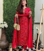 Bandhani printed round neck straight kurta with trousers & dupatta