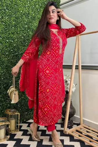 Bandhani printed round neck straight kurta with trousers & dupatta