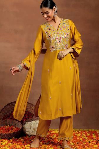 Ethnic motifs embroidered sequinned v-neck straight kurta with trouser & dupatta