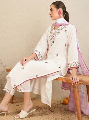 Floral embroidered thread work pure cotton straight kurta with trousers & dupatta 1
