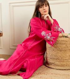Women magenta kurta sets