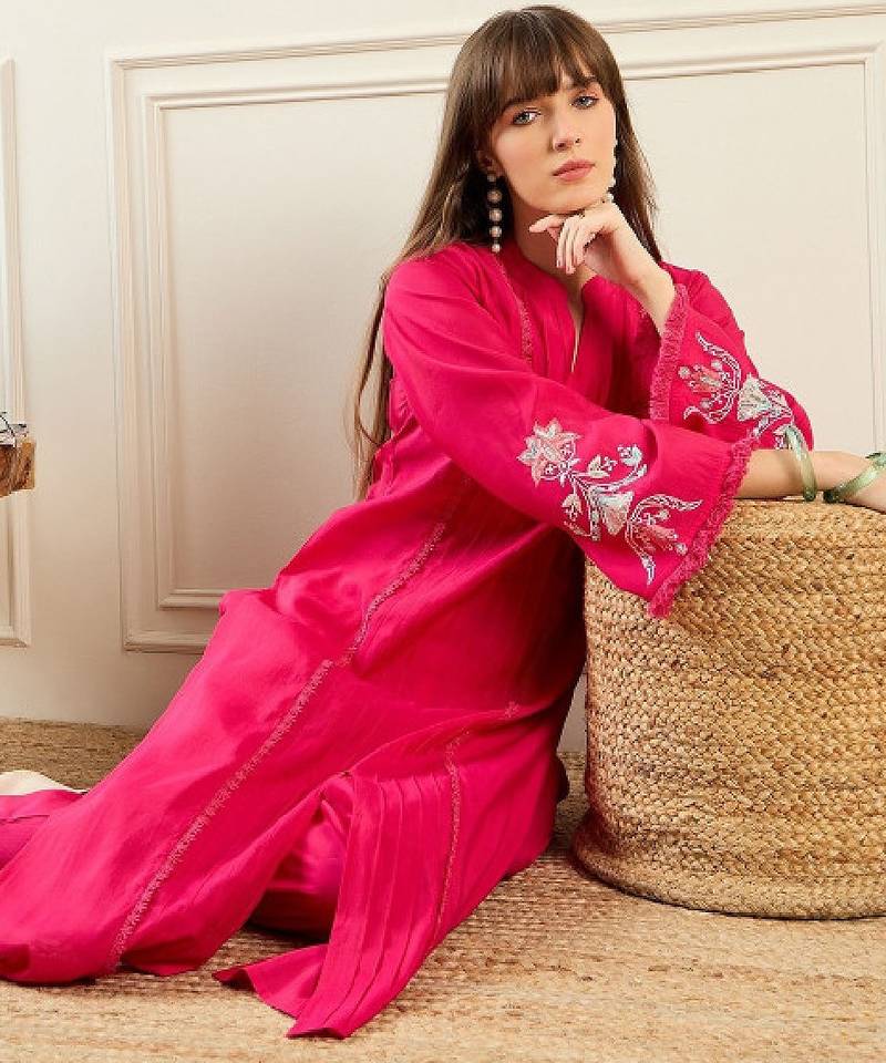Women magenta kurta sets