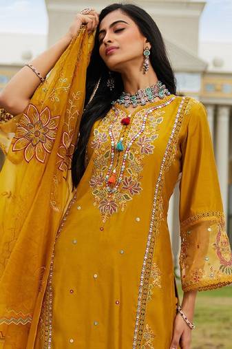 Women ethnic motifs embroidered regular mirror work kurta with trousers & with dupatta