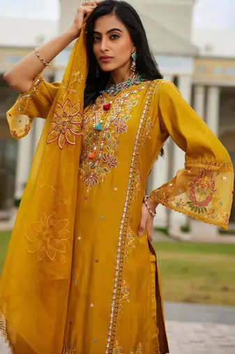Women ethnic motifs embroidered regular mirror work kurta with trousers & with dupatta