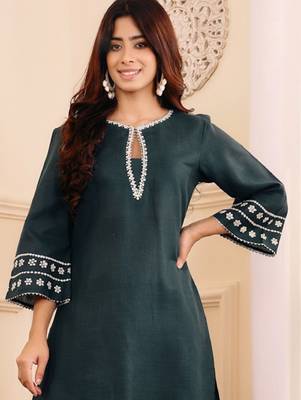 Embroidered straight sequinned kurta with palazzos 1