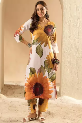 Women floral printed regular kurta with trousers