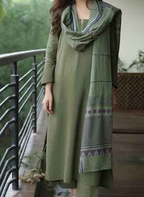 Women printed regular kurta set with dupatta 2