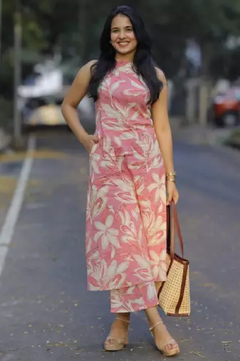 Floral printed straight kurta with palazzos