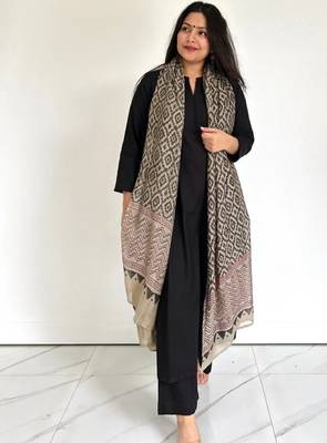 Notched round neck straight kurta with palazzos & dupatta 1