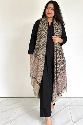 Notched round neck straight kurta with palazzos & dupatta