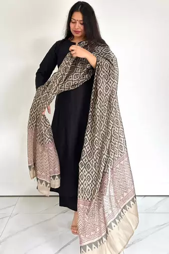 Notched round neck straight kurta with palazzos & dupatta