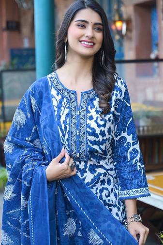 Floral printed notch neck straight kurta with trousers & dupatta