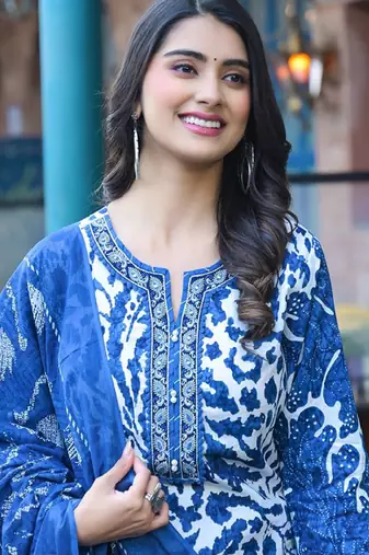 Floral printed notch neck straight kurta with trousers & dupatta