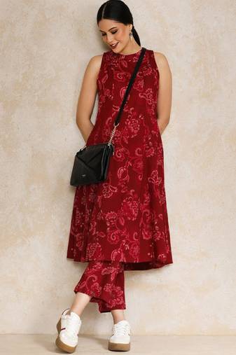 Women ethnic motifs printed regular pure cotton kurta with trousers