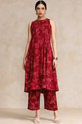 Women ethnic motifs printed regular pure cotton kurta with trousers