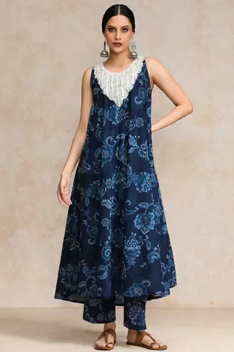 Women floral printed regular pure cotton kurta with trousers
