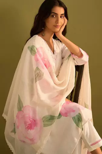 Women floral printed regular sequinned linen kurta with trousers & with dupatta